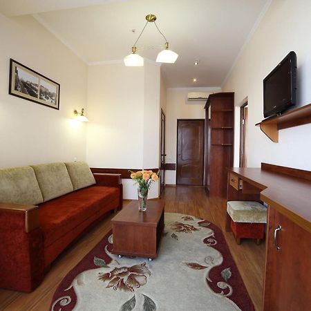 Hotel Соняхи Zimna Voda Exterior foto
